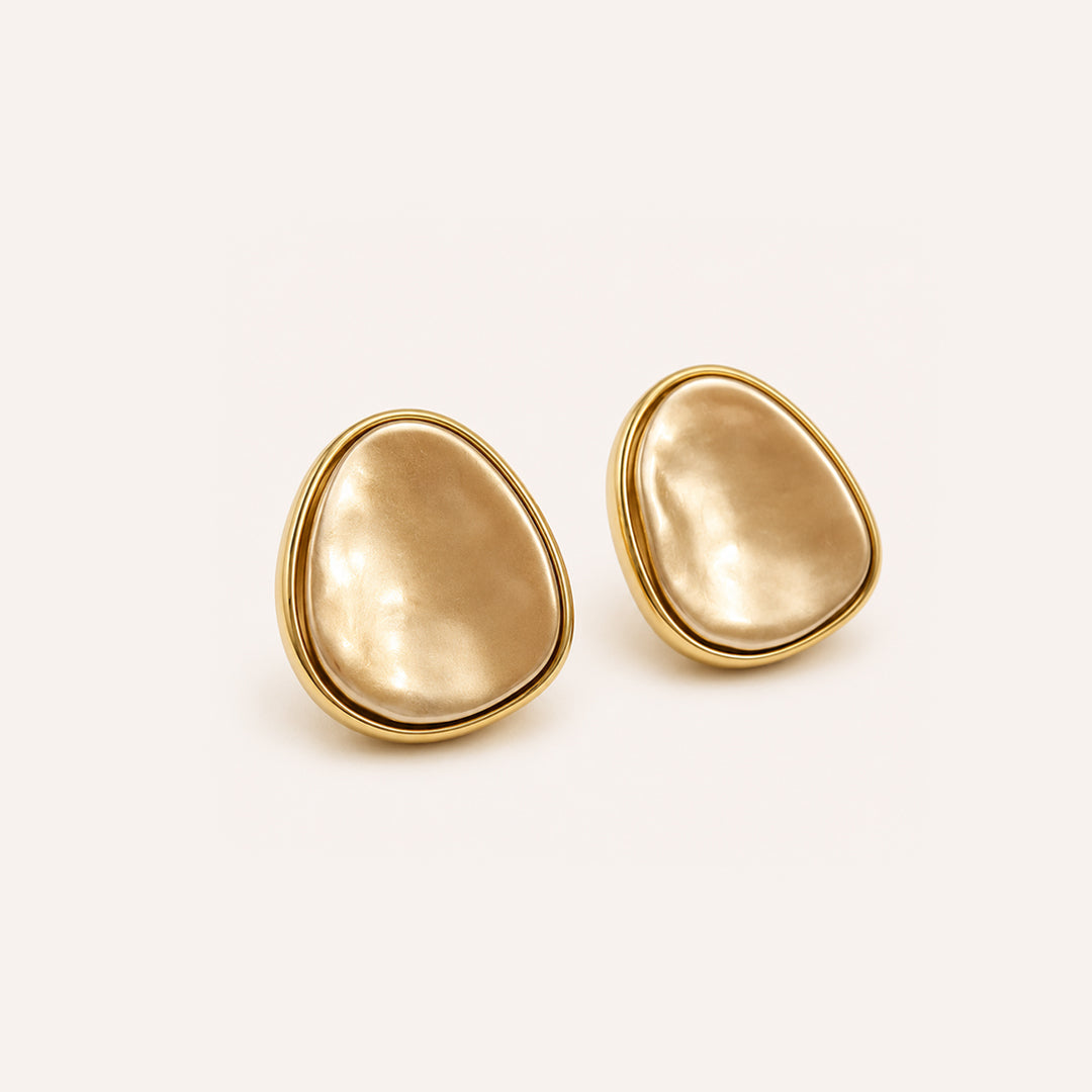Gayaabi Pebble Stud Earrings